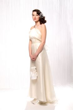 Colleen - robe en soie -buste drapé et collier